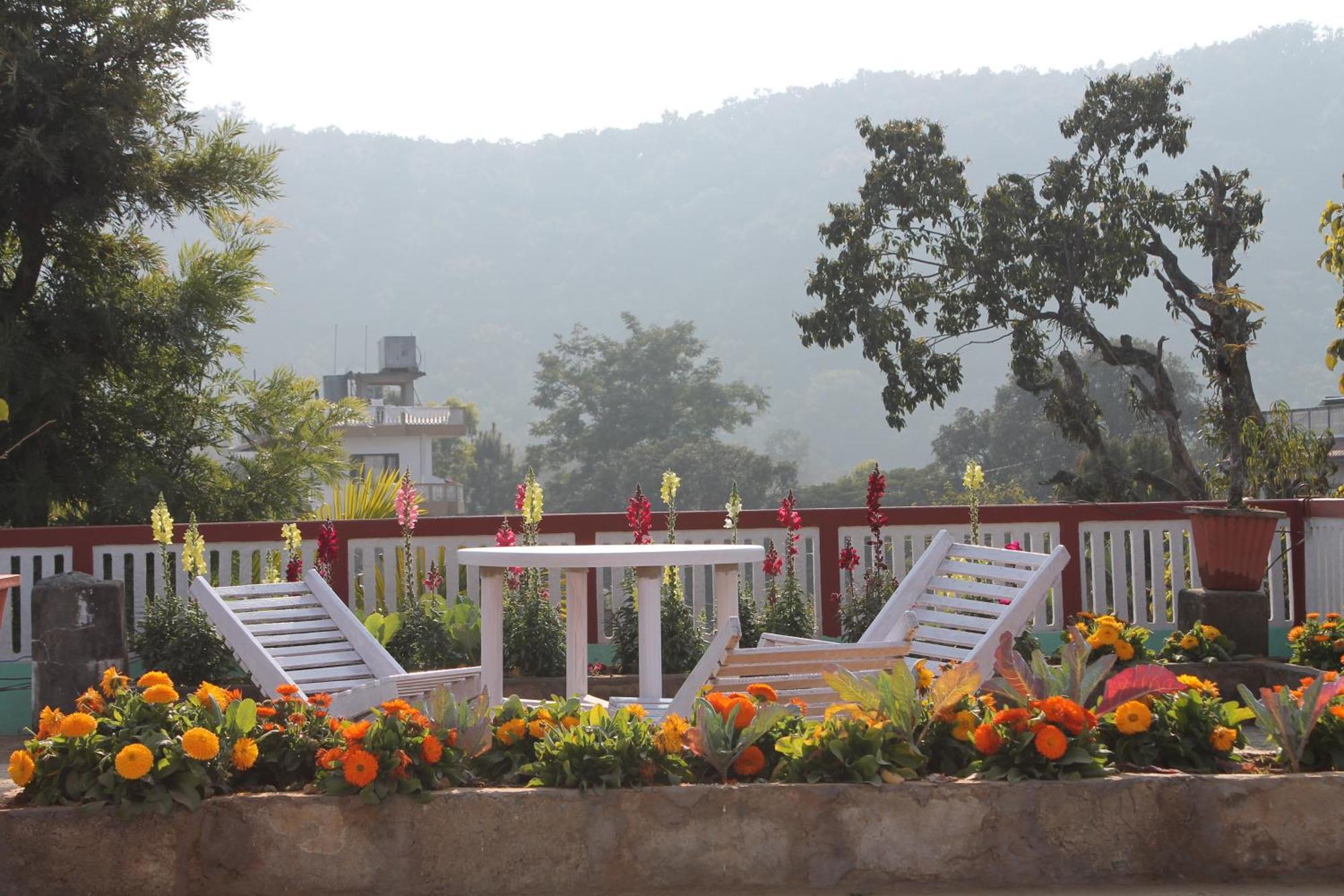 New Pokhara Lodge - Pokhara Lakeside Экстерьер фото