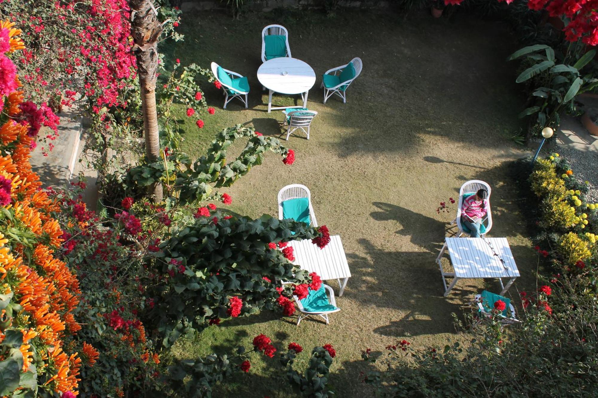 New Pokhara Lodge - Pokhara Lakeside Экстерьер фото