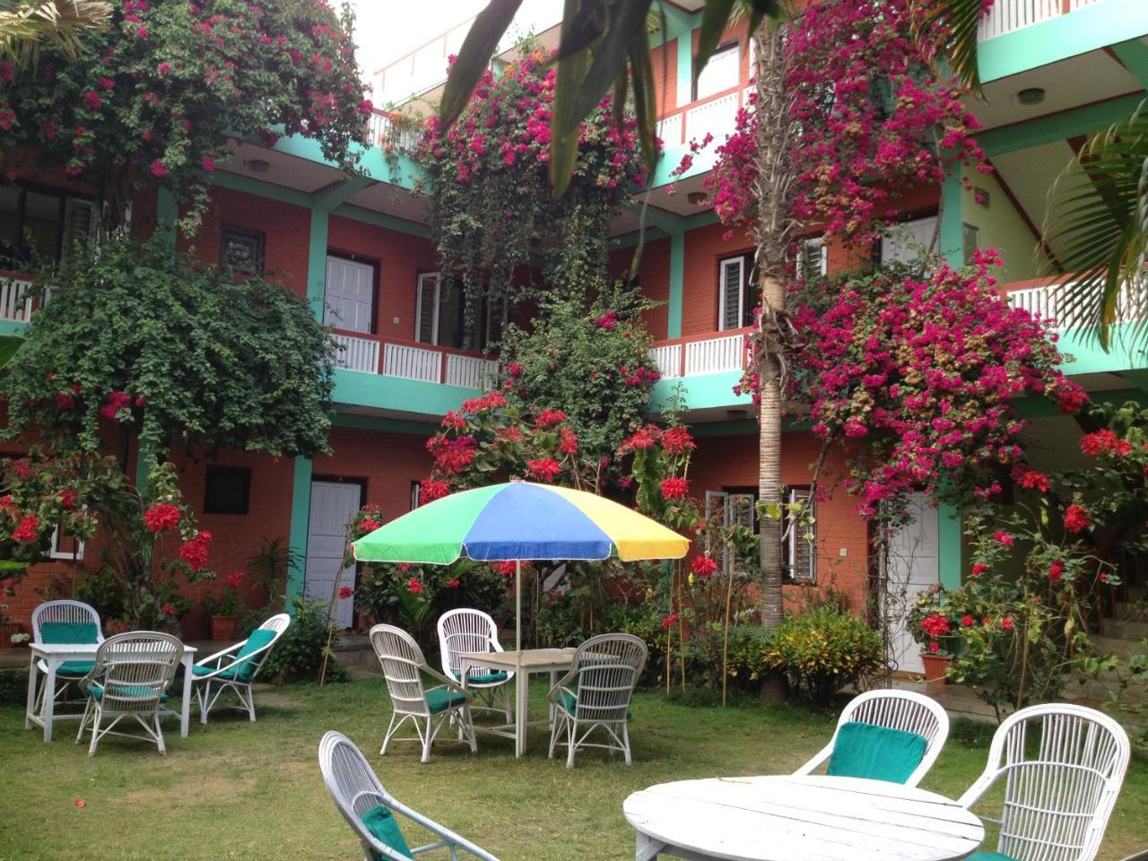New Pokhara Lodge - Pokhara Lakeside Экстерьер фото